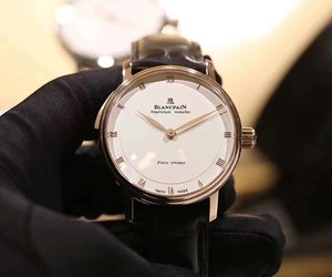 Blancpain, joka tunnetaan myös nimellä Tiandi Conscience, syntyi vuonna 1993, mikä aiheutti sensaation teollisuudessa 40 mm. Blancpain, joka tunnetaan myös nimellä Tiandi Conscience, syntyi vuonna 1993, mikä aiheutti sensaation teollisuudessa 40 mm.