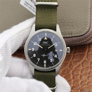 M + IWC Mark 18 -pilottikello "Tribute to Mark 11" -erikoispainos IW 327007. Miesten kello silkkihihna Automaattinen mekaaninen M + IWC Mark 18 -pilottikello "Tribute to Mark 11" -erikoispainos IW 327007. Miesten kello silkkihihna Automaattinen mekaaninen