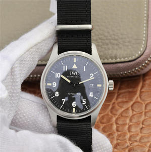 M + IWC Mark 18 -pilottikello "Tribute to Mark 11" -erikoispainos IW 327007. Miesten kello silkkihihna Automaattinen mekaaninen M + IWC Mark 18 -pilottikello "Tribute to Mark 11" -erikoispainos IW 327007. Miesten kello silkkihihna Automaattinen mekaaninen