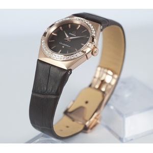 Omega Constellation Double Eagle-sarjan Diamond 18K Rose Gold Hyvät kvartsikello musta nahka hihna Sveitsin alkuperäinen kvartsiliike Hong Kong assembly Omega Constellation Double Eagle-sarjan Diamond 18K Rose Gold Hyvät kvartsikello musta nahka hihna Sveitsin alkuperäinen kvartsiliike Hong Kong assembly