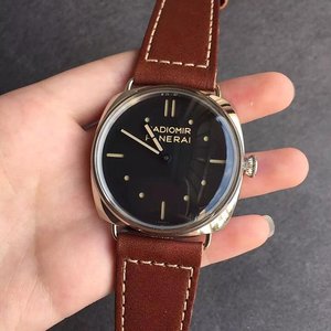 Zf tehdas Tudor pam449 manuaalinen mekaaninen katsella, teho voi nousta yli 100 tuntia Zf tehdas Tudor pam449 manuaalinen mekaaninen katsella, teho voi nousta yli 100 tuntia