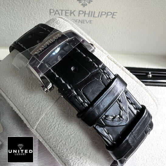 /anwatches_/Patek-Philippe/Patek-Philippe/Patek-Philippe-Nautilus-5712-1A-001-8220-Moon-9.jpg