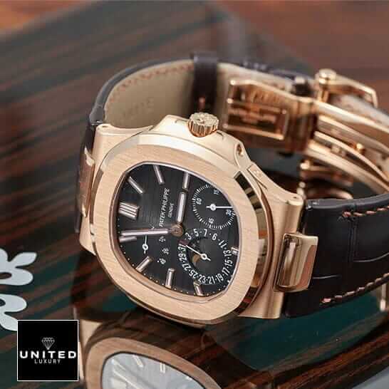 /anwatches_/Patek-Philippe/Patek-Philippe/Patek-Philippe-Nautilus-5712R-001-8220-Rose-Gold-10.jpg