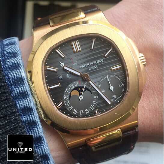 /anwatches_/Patek-Philippe/Patek-Philippe/Patek-Philippe-Nautilus-5712R-001-8220-Rose-Gold-11.jpg