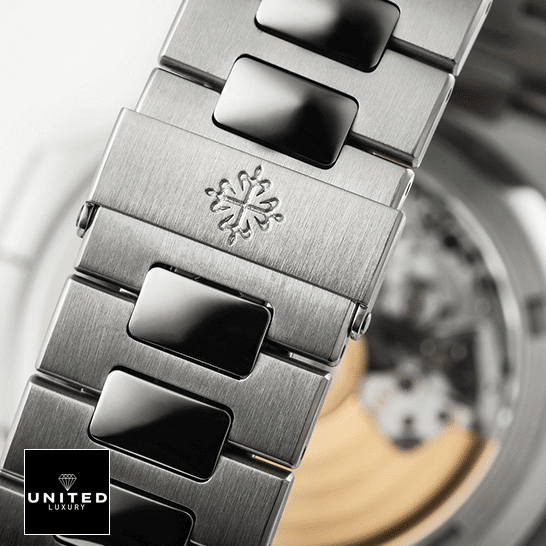 /anwatches_/Patek-Philippe/Patek-Philippe/Patek-Philippe-Nautilus-Travel-Time-Chronograph-17.png