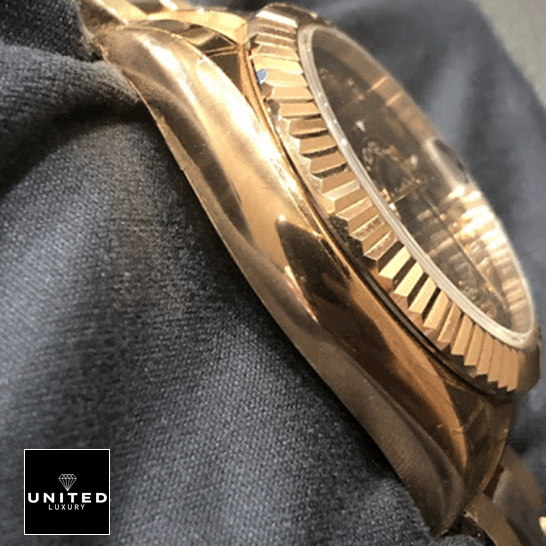 /wp-content/uploads/rolex_sky_dweller_chocolate_dial_rose_gold_326935_oyster_replica_case_unitedluxurynet-1.png